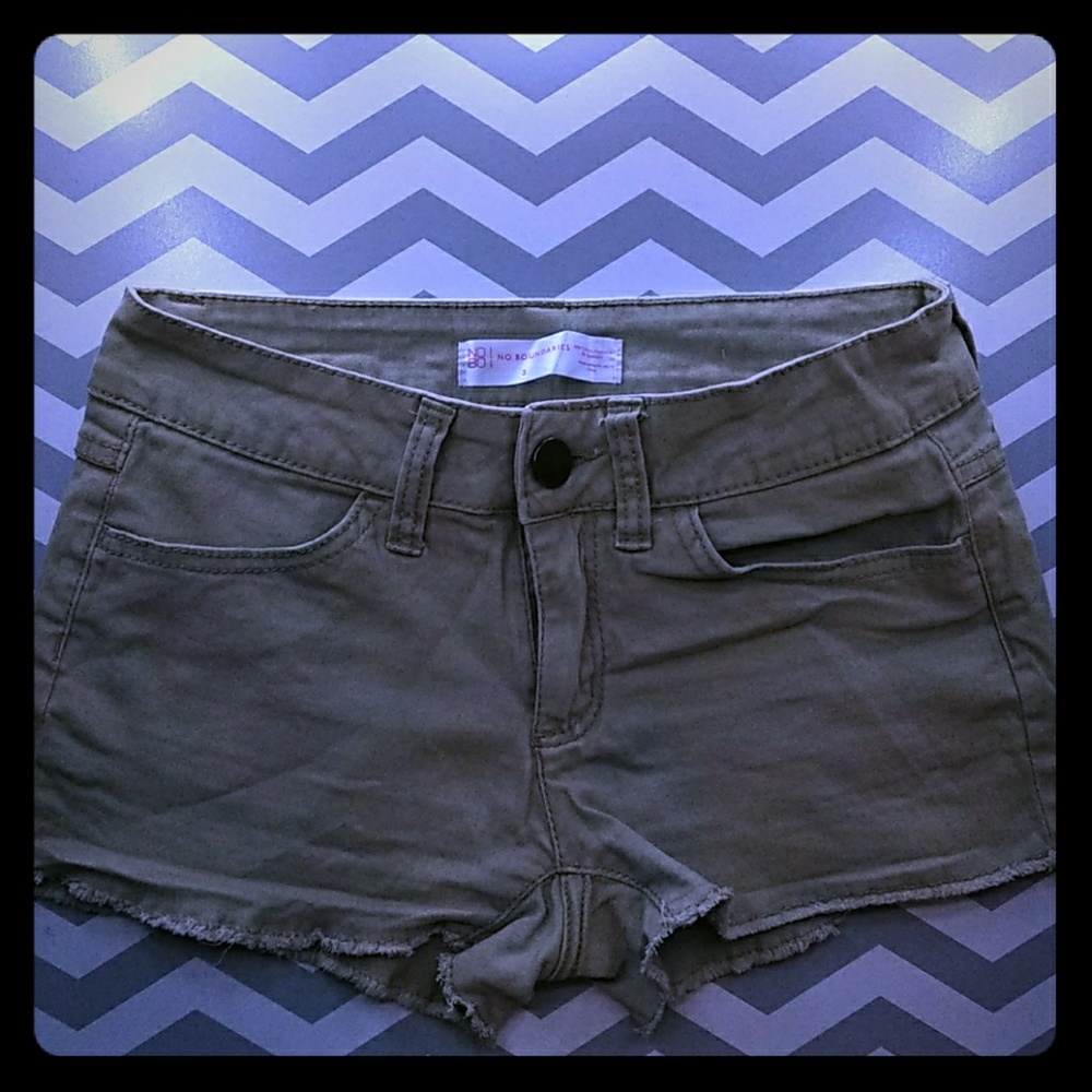 Tan/Cream colored shorts (NEVER WORN)